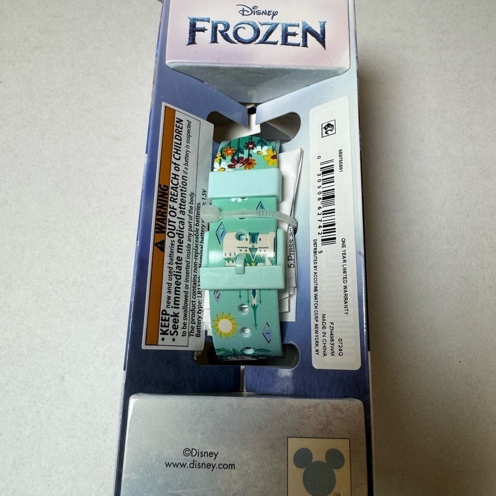 FrozenGirl's Children's LED Watch with Round Case and Printed Silicone Strap - Picture 6 of 8